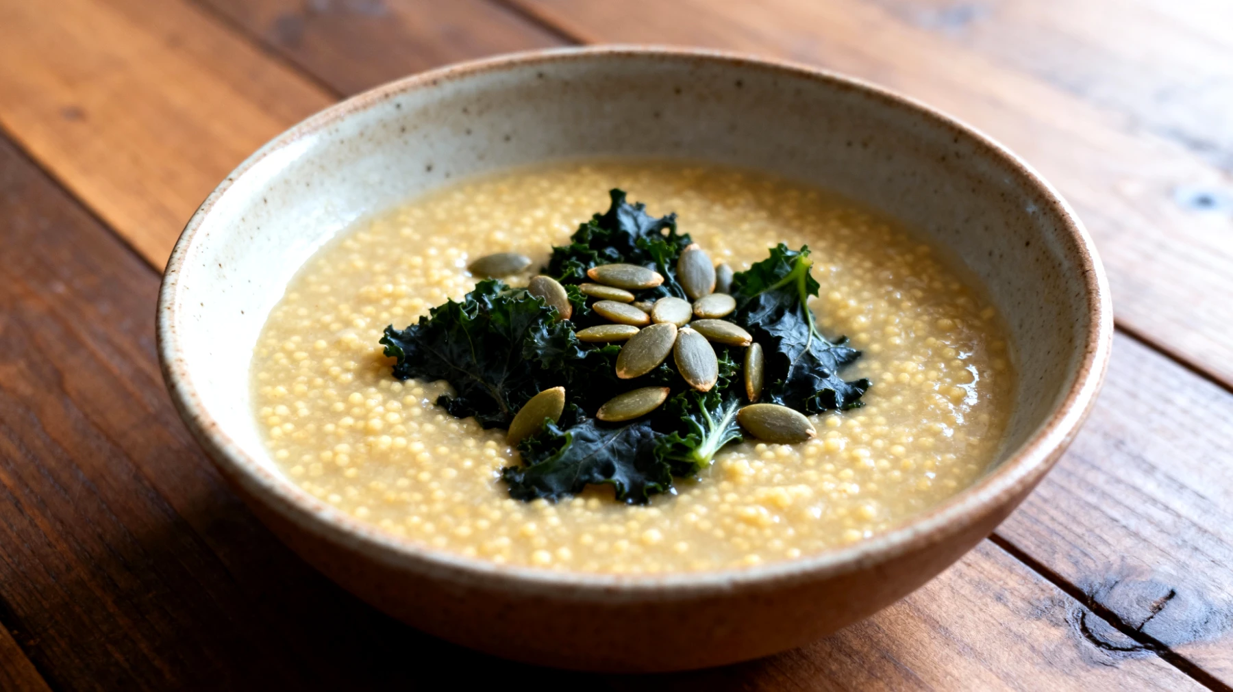Zuppa di miglio con cavolo nero e semi di zucca"